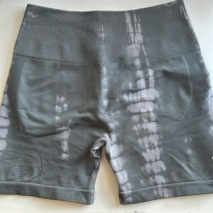 Wolves Forever Seamless Everson “Training” Shorts in Pearl Gray Serpent - S